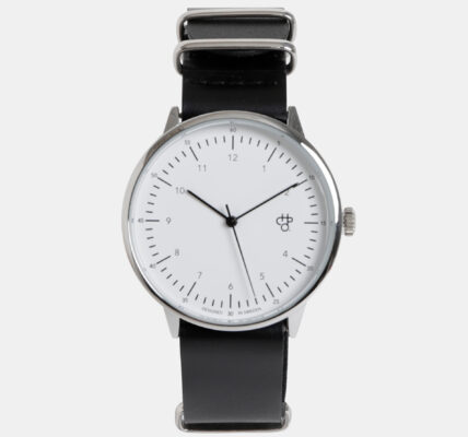 Pánske hodinky v striebornej farbe s čiernym koženým remienkom CHPO Harold